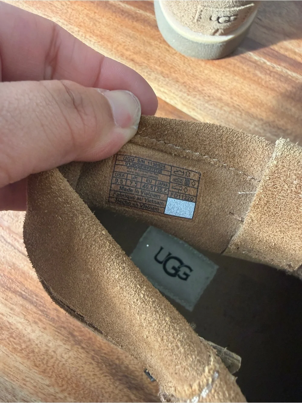UGG Chestnut Suede Short Boot - Tan/Brown